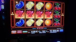 kg999 casino বেটিং প্ল্যাটফর্মে মোবাইলে লাইভ ক্রিকেট বেটিং উপভোগ করছেন একজন বাংলাদেশি ব্যবহারকারী